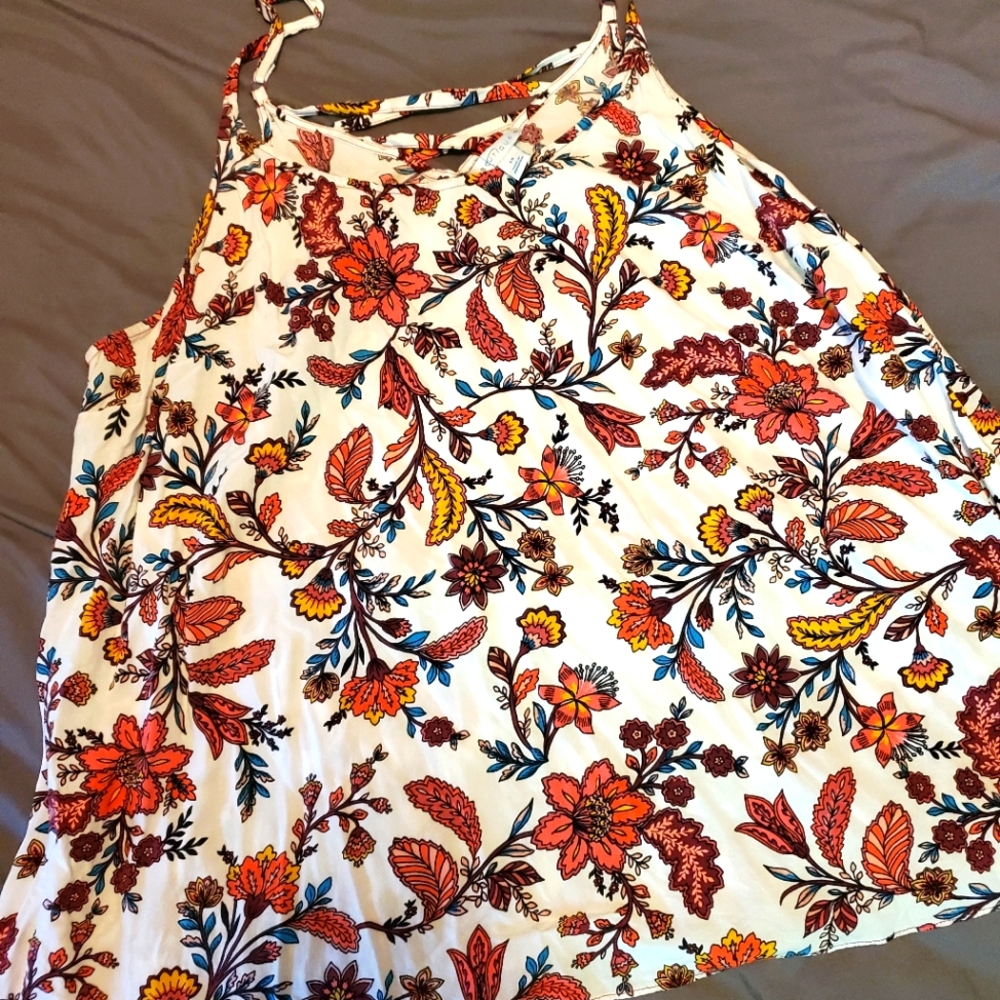 Plus Size Floral Tank